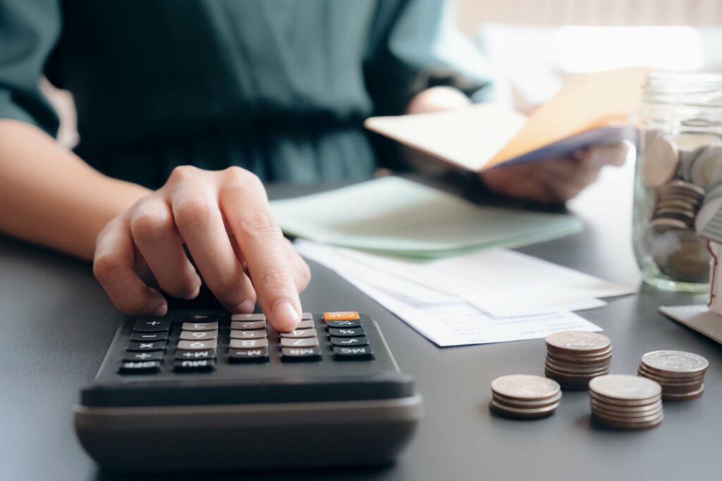 woman-calculating-accounting