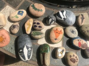 Animals, flowers and other natural symbols painted onto stones.